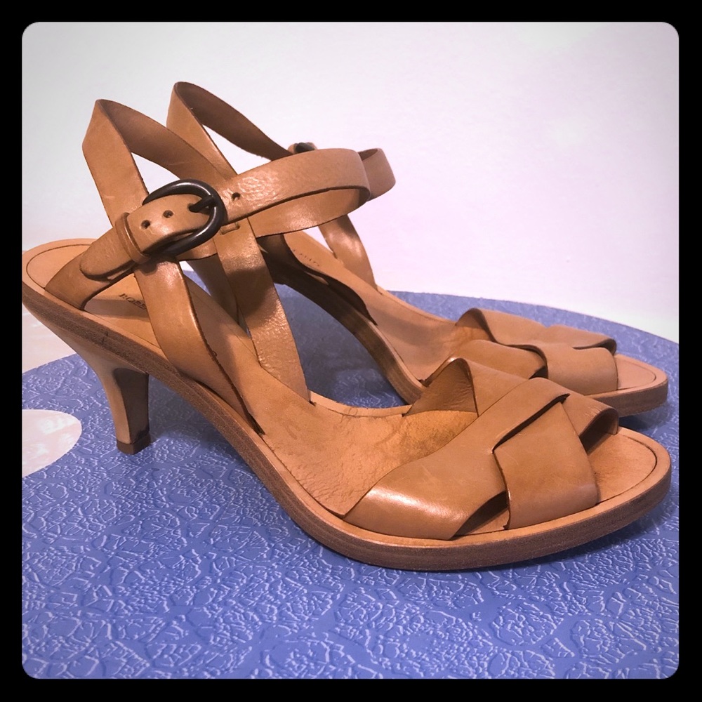 Nude kitten heel sandals- Roberto Del Carlo